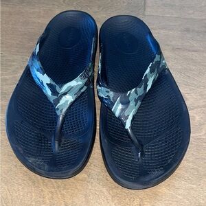 Oofos OOlala Thong Limited Women’s Size 11 Black Camo Thong / Recovery Sandals